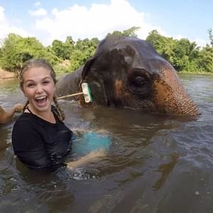 Meet your Posher, Roshell